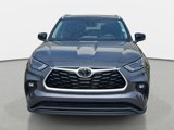 Used 2022 Toyota Highlander XLE image 2