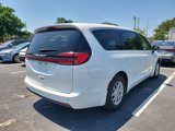 Used 2023 Chrysler Pacifica Touring-L image 4
