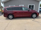 Used 2023 Chrysler Pacifica Touring-L image 2