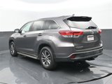 Used 2018 Toyota Highlander XLE image 3