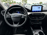 Used 2021 Ford Escape SE image 3
