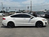 Used 2019 Ford Fusion SE image 2