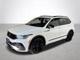 Used 2022 Volkswagen Tiguan SE R-Line image 2