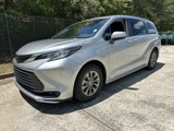 Used 2021 Toyota Sienna LE w/ LE Plus Package image 3