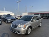 Used 2016 Chrysler Town & Country Touring w/ Driver Convenience Group image 5