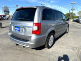 Used 2016 Chrysler Town & Country Touring image 5