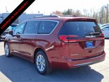 Used 2022 Chrysler Pacifica Touring-L image 5