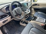 Used 2023 Chrysler Pacifica Touring-L image 6