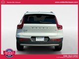 Used 2021 Volvo XC40 T4 Momentum image 5