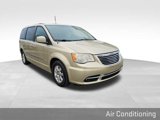 Used 2012 Chrysler Town & Country Touring image 3