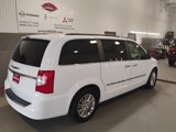 Used 2016 Chrysler Town & Country Touring-L image 3