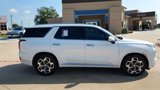 Used 2021 Hyundai Palisade Calligraphy image 2