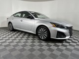 Used 2024 Nissan Altima 2.5 SV image 2