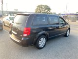 Used 2017 Dodge Grand Caravan SE image 3