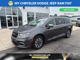 Used 2022 Chrysler Pacifica Limited image 2