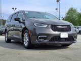 Used 2023 Chrysler Pacifica Touring-L image 2