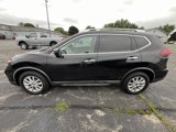 Used 2018 Nissan Rogue SV image 2