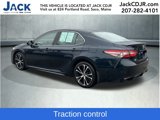 Used 2018 Toyota Camry SE image 3