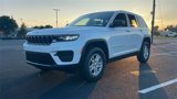 New 2025 Jeep Grand Cherokee Laredo w/ Luxury Tech Group I image 3