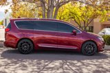 Used 2019 Chrysler Pacifica Touring-L image 4