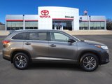 Used 2017 Toyota Highlander XLE image 2