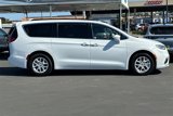 Used 2022 Chrysler Pacifica Touring-L image 2