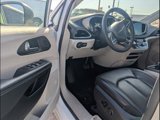 Used 2023 Chrysler Pacifica Touring-L image 5