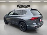 Used 2022 Volkswagen Tiguan SE w/ Panoramic Sunroof Package image 2
