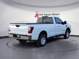 Used 2017 Nissan Titan SV image 5