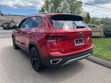 Certified 2022 Volkswagen Taos SE image 4