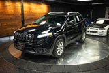 Used 2018 Jeep Cherokee Limited image 2