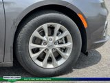 Used 2021 Chrysler Pacifica Touring-L w/ Uconnect Theater Family Group image 5