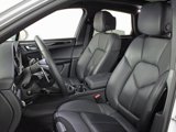 Certified 2024 Porsche Macan image 5