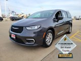 Used 2023 Chrysler Pacifica Touring-L image 2