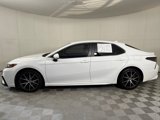Used 2022 Toyota Camry SE image 3