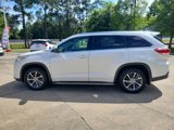 Used 2018 Toyota Highlander XLE image 2
