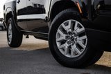 Used 2023 Nissan Frontier SV image 2