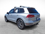 Used 2016 Volkswagen Touareg VR6 image 3