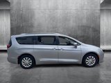 Used 2018 Chrysler Pacifica Touring-L image 4