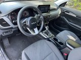 Used 2022 Kia Seltos LX image 2