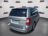 Used 2015 Chrysler Town & Country Touring image 5