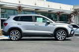 Certified 2022 Volkswagen Taos SE image 4