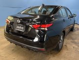 Used 2022 Nissan Versa SV image 3