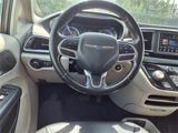 Used 2020 Chrysler Pacifica Touring-L image 5