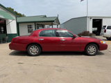 Used 1999 Lincoln Town Car Signature image 2