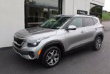 Used 2021 Kia Seltos EX image 2