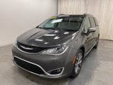 Used 2017 Chrysler Pacifica Limited image 3