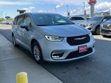 Used 2023 Chrysler Pacifica Touring image 4