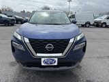 Used 2023 Nissan Rogue SV image 2