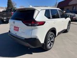 Used 2023 Nissan Rogue SV image 3